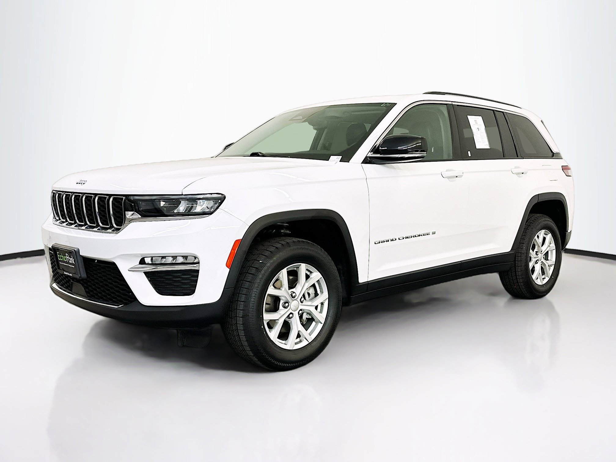 Used 2023 Jeep Grand Cherokee Limited w/ Trailer Tow Prep Group (B) image 3