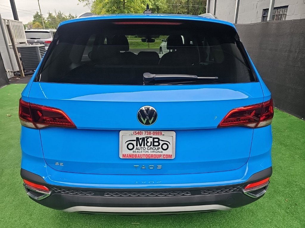 Used 2023 Volkswagen Taos SE w/ Panoramic Sunroof Package FWD image 4