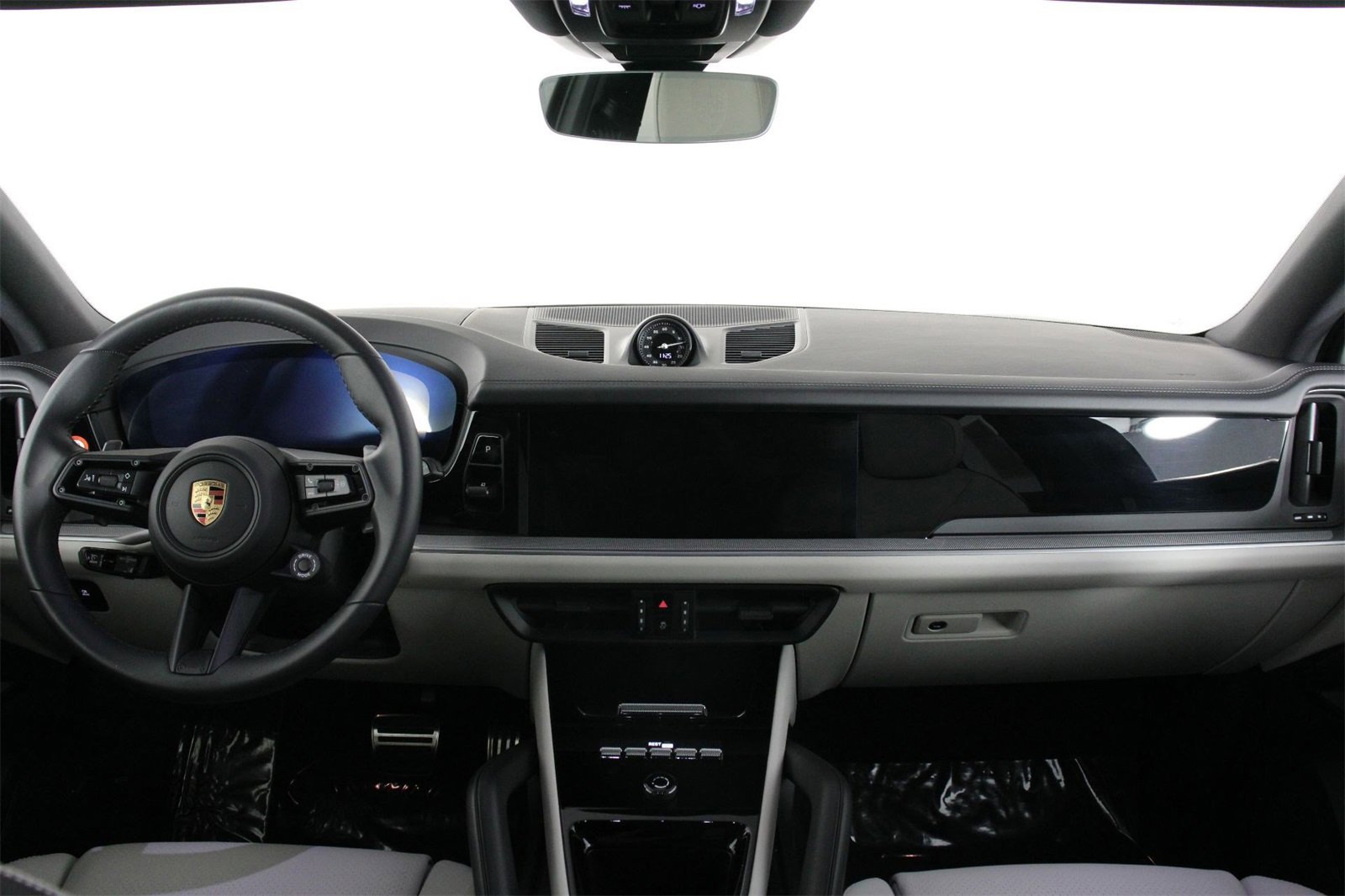 Used 2025 Porsche Cayenne S image 11