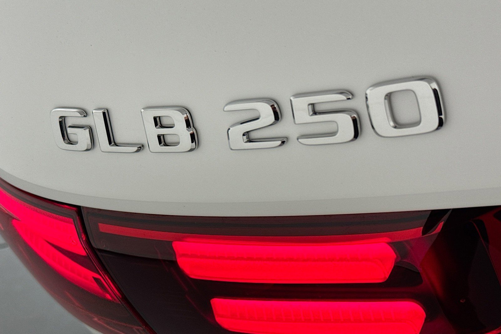 New 2026 Mercedes-Benz GLB 250 image 9
