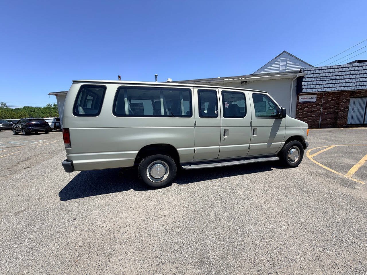 Used 2006 Ford E-350 and Econoline 350 XL RWD image 11