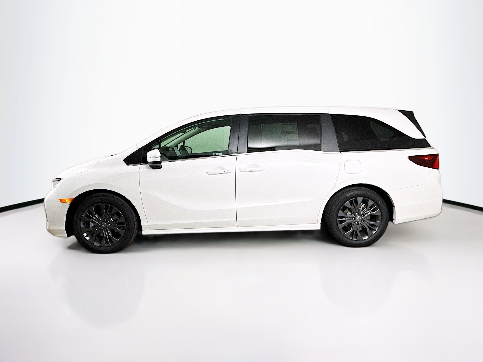 New 2026 Honda Odyssey Touring image 7