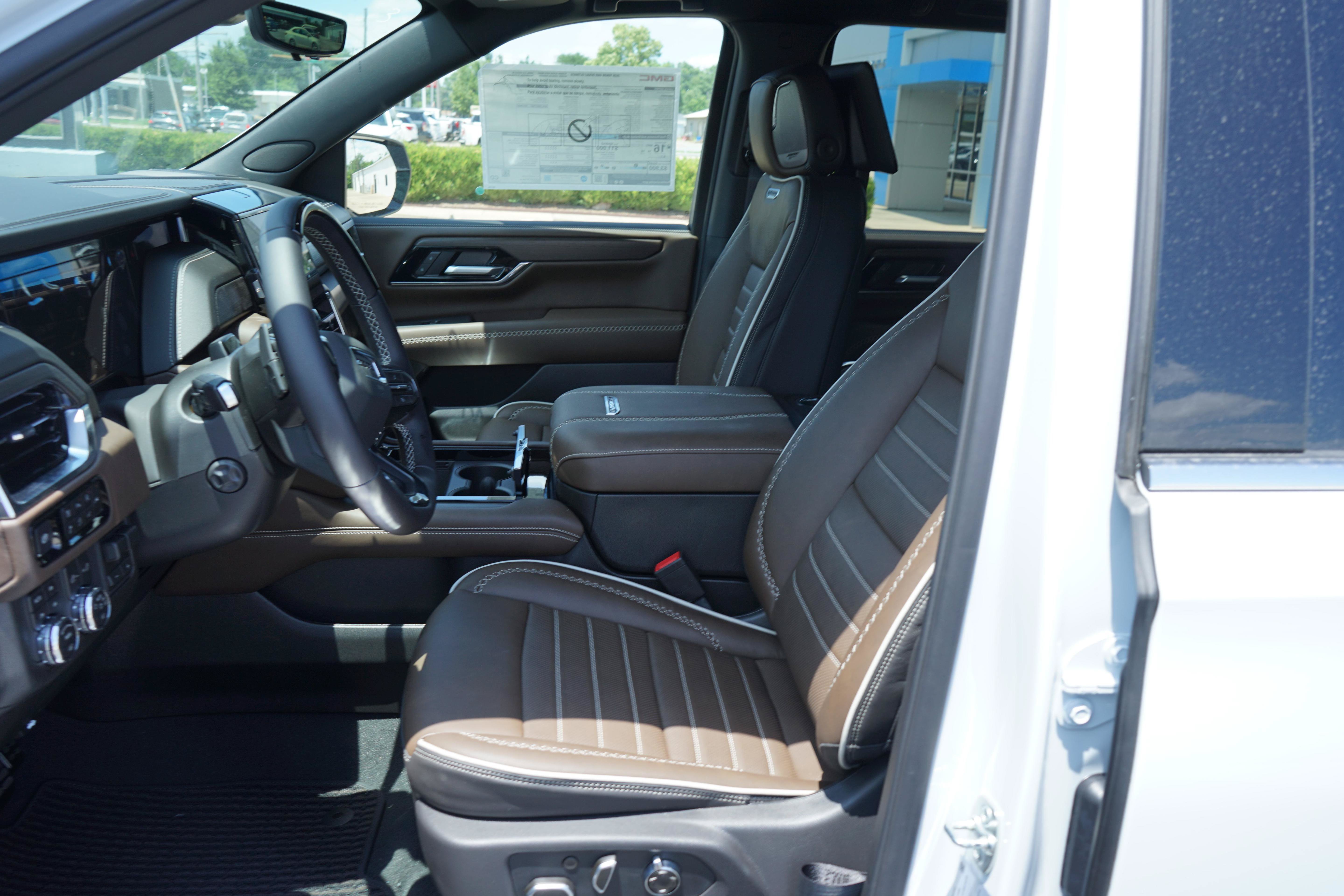 New 2026 GMC Yukon Denali Ultimate AWD/4WD image 9