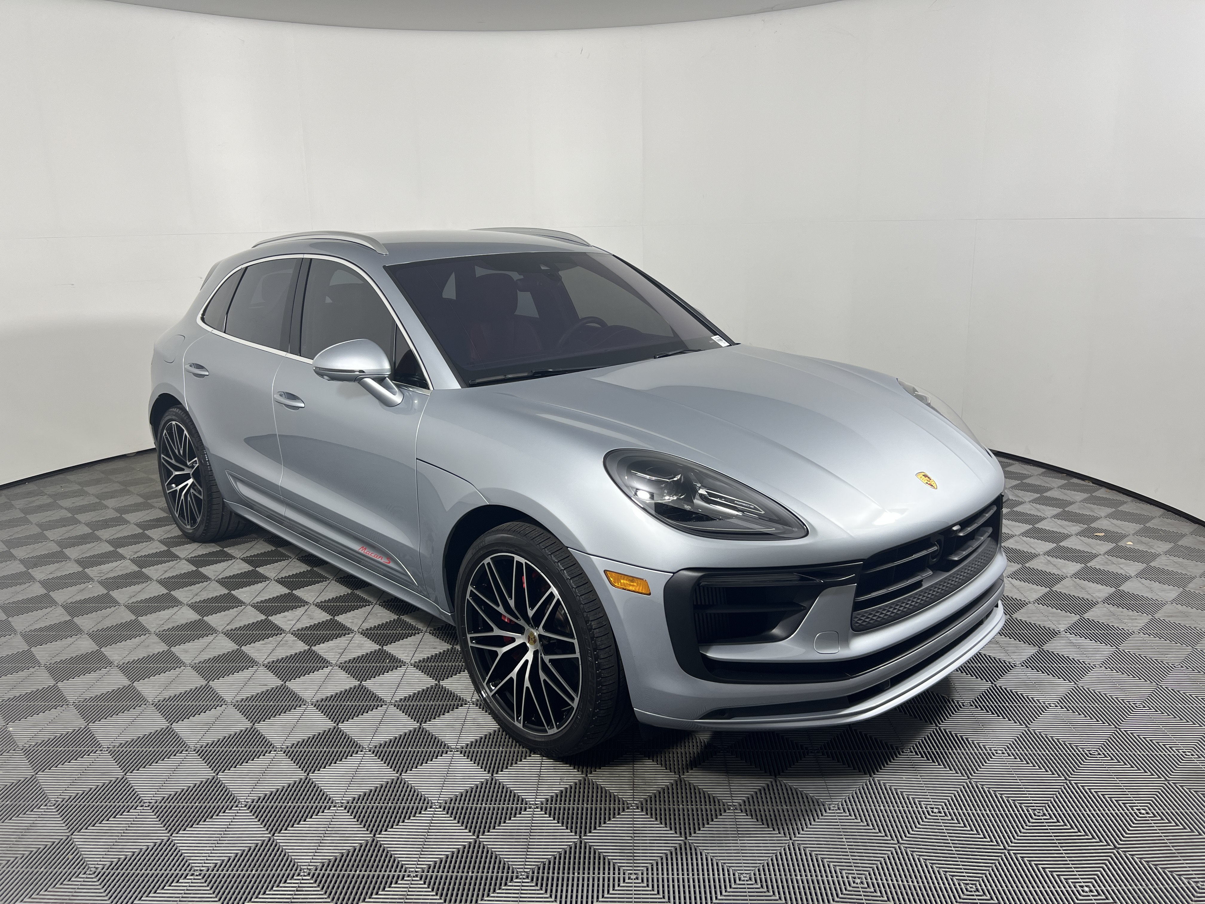 Certified 2025 Porsche Macan S AWD/4WD image 9
