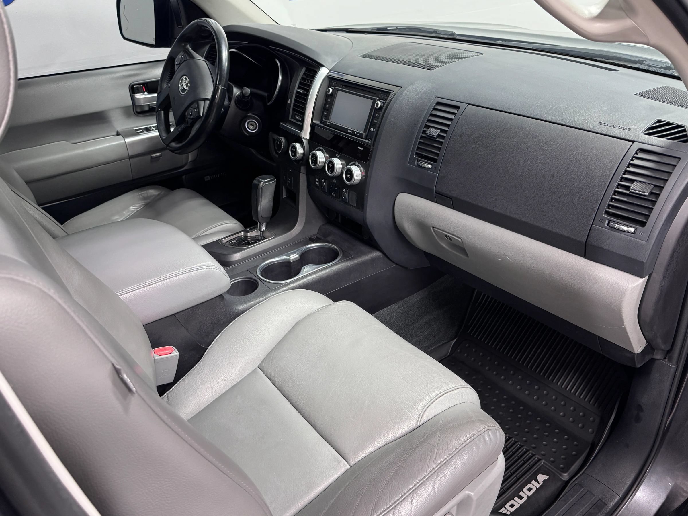 Used 2018 Toyota Sequoia Limited w/ Safety & Convenience Package AWD/4WD image 11