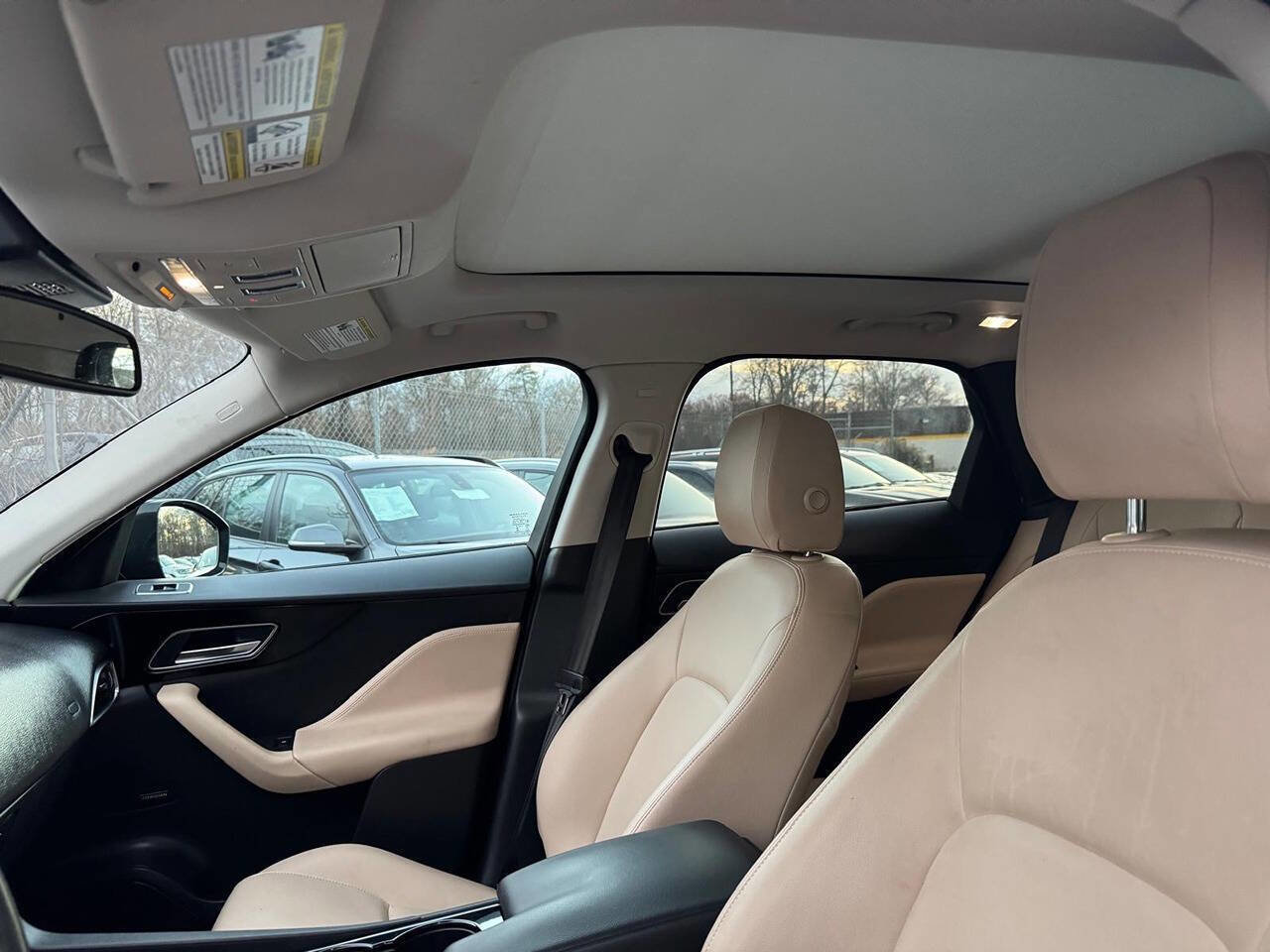 Used 2017 Jaguar F-PACE Premium image 33