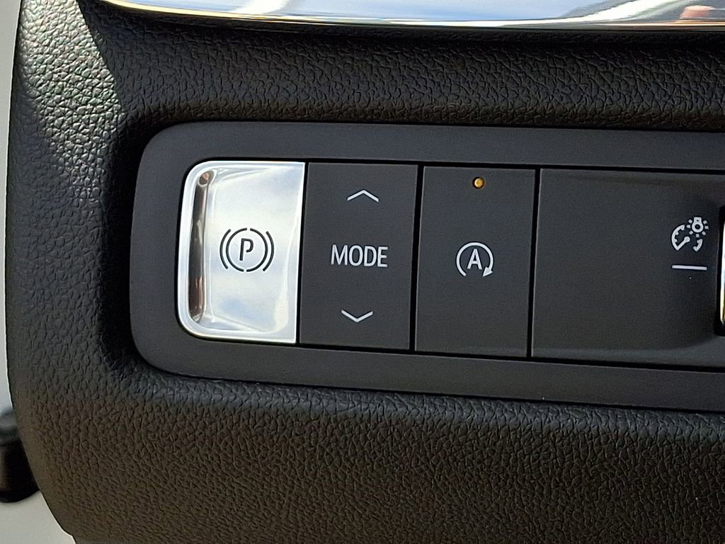 Used 2025 GMC Acadia Elevation image 25