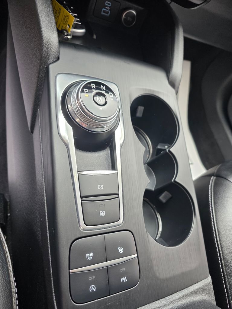 Used 2020 Ford Escape Titanium image 17