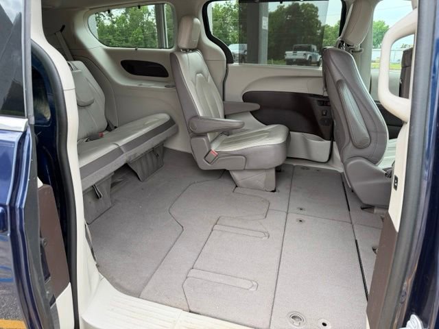 Used 2017 Chrysler Pacifica Touring-L Plus w/ Advanced Safetytec Group FWD image 13