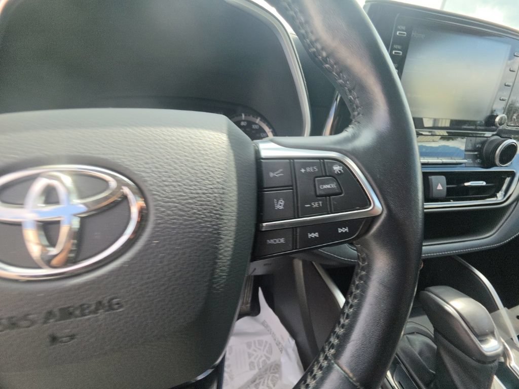 Used 2021 Toyota Highlander XLE AWD/4WD image 20
