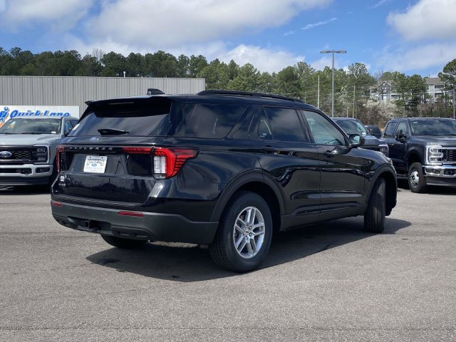 New 2026 Ford Explorer Active RWD image 3