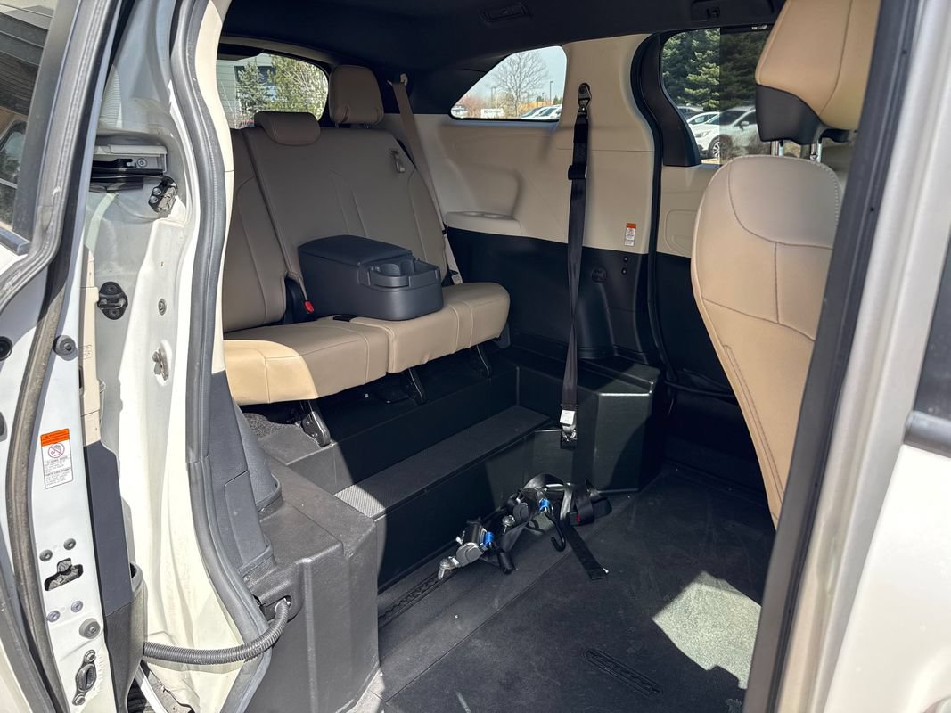 Used 2021 Toyota Sienna XLE AWD/4WD image 4