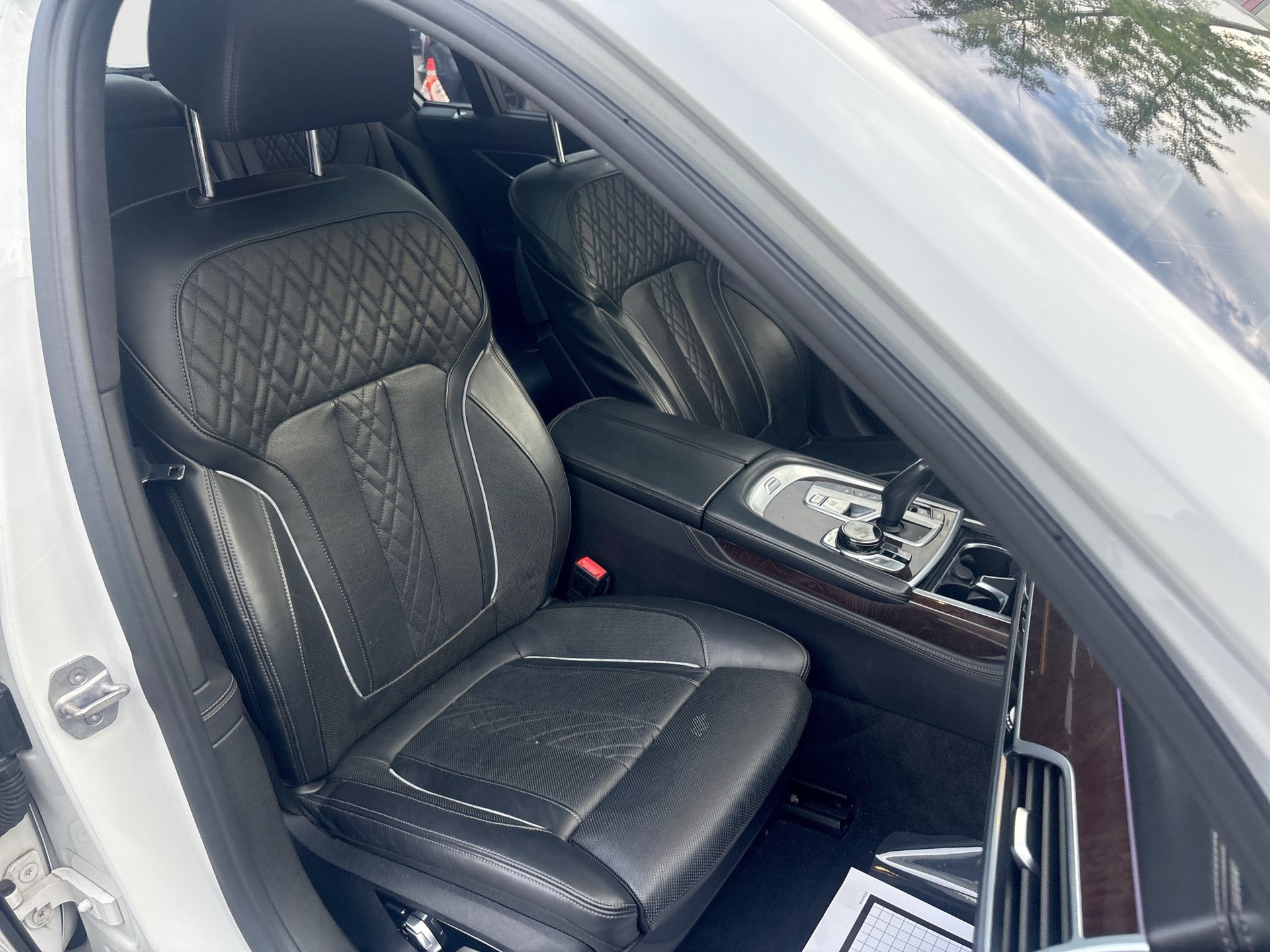 Used 2018 BMW 750i xDrive w/ Executive Package AWD/4WD image 28
