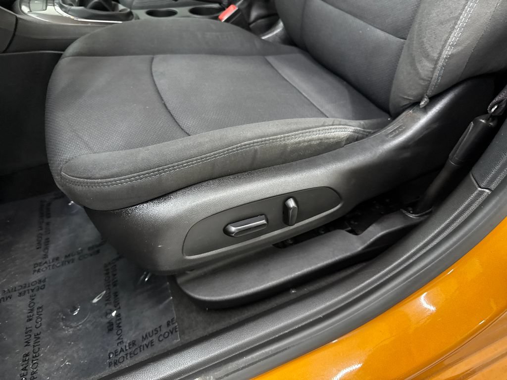 Used 2017 Chevrolet Cruze LT w/ Convenience Package FWD image 12