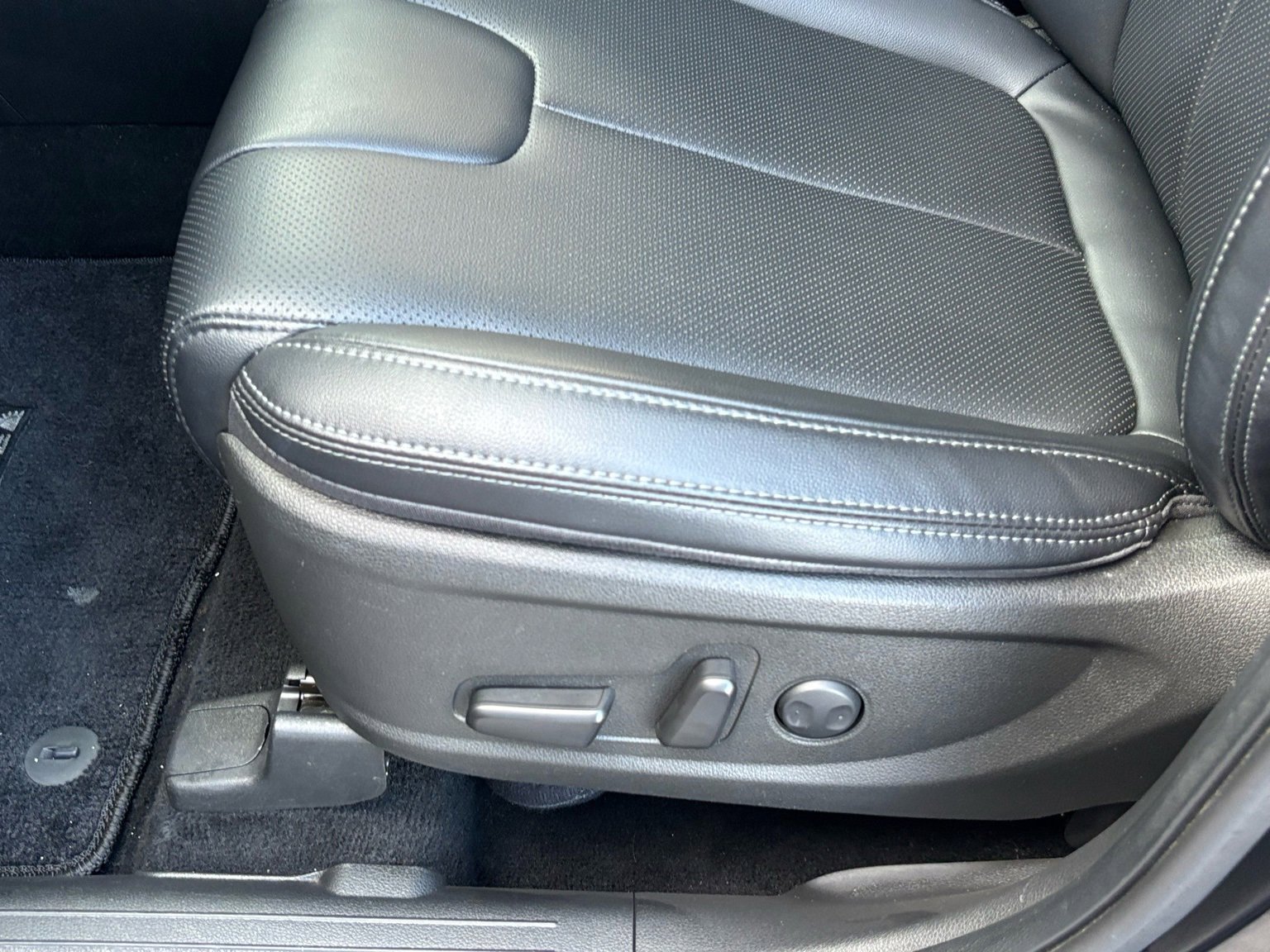 Used 2023 Hyundai Santa Fe SEL w/ Premium Package image 14