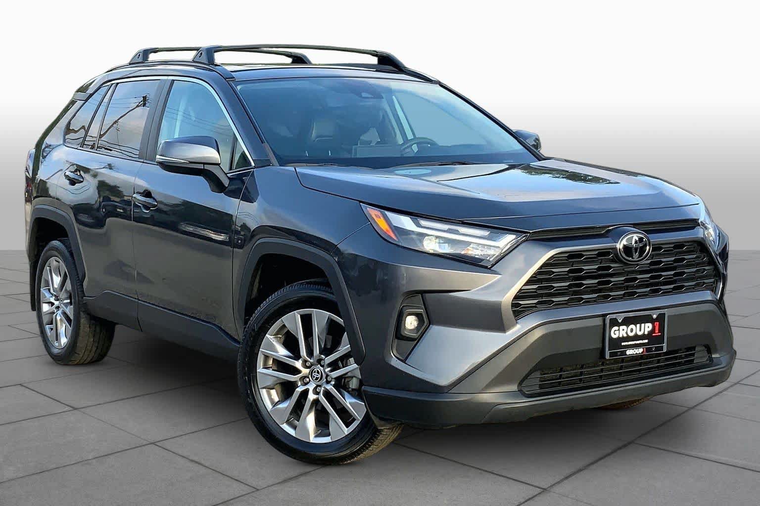 Used 2022 Toyota RAV4 XLE Premium FWD image 3