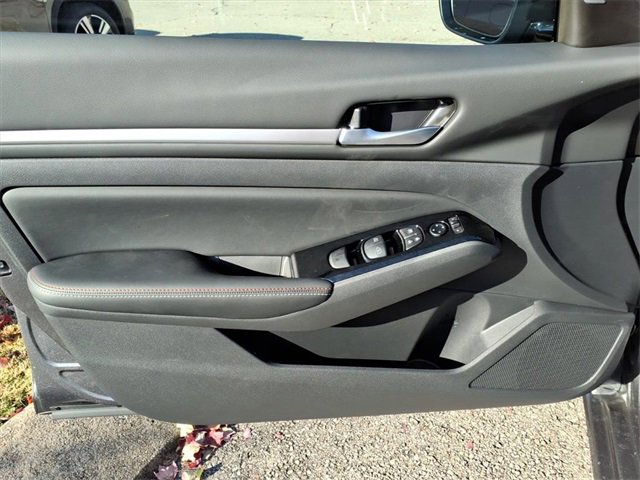 New 2025 Nissan Altima 2.5 SR image 7