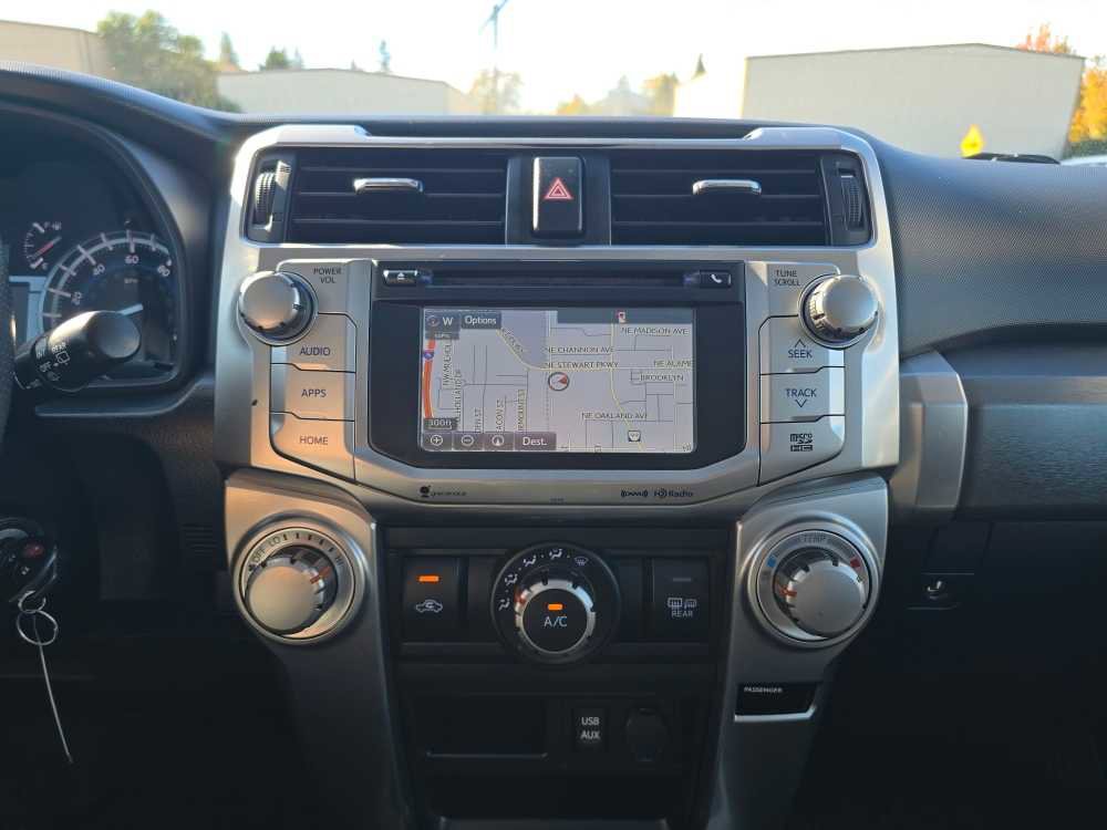 Used 2018 Toyota 4Runner SR5 Premium image 12