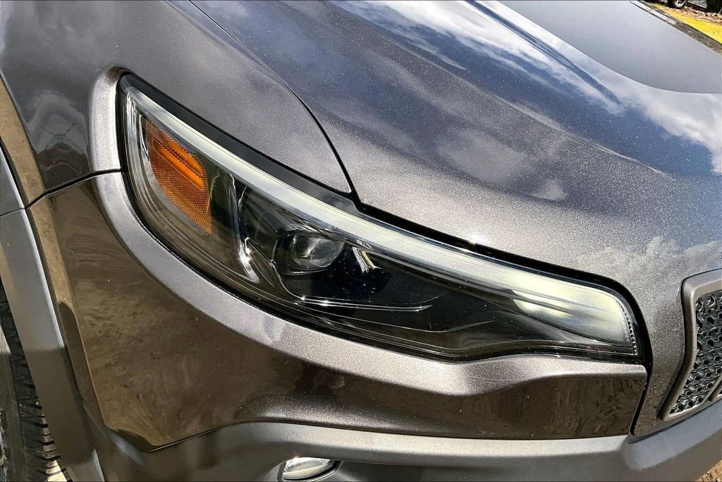 Used 2019 Jeep Cherokee Trailhawk w/ Cold Weather Group image 27