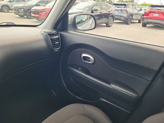 Used 2019 Kia Soul FWD image 11