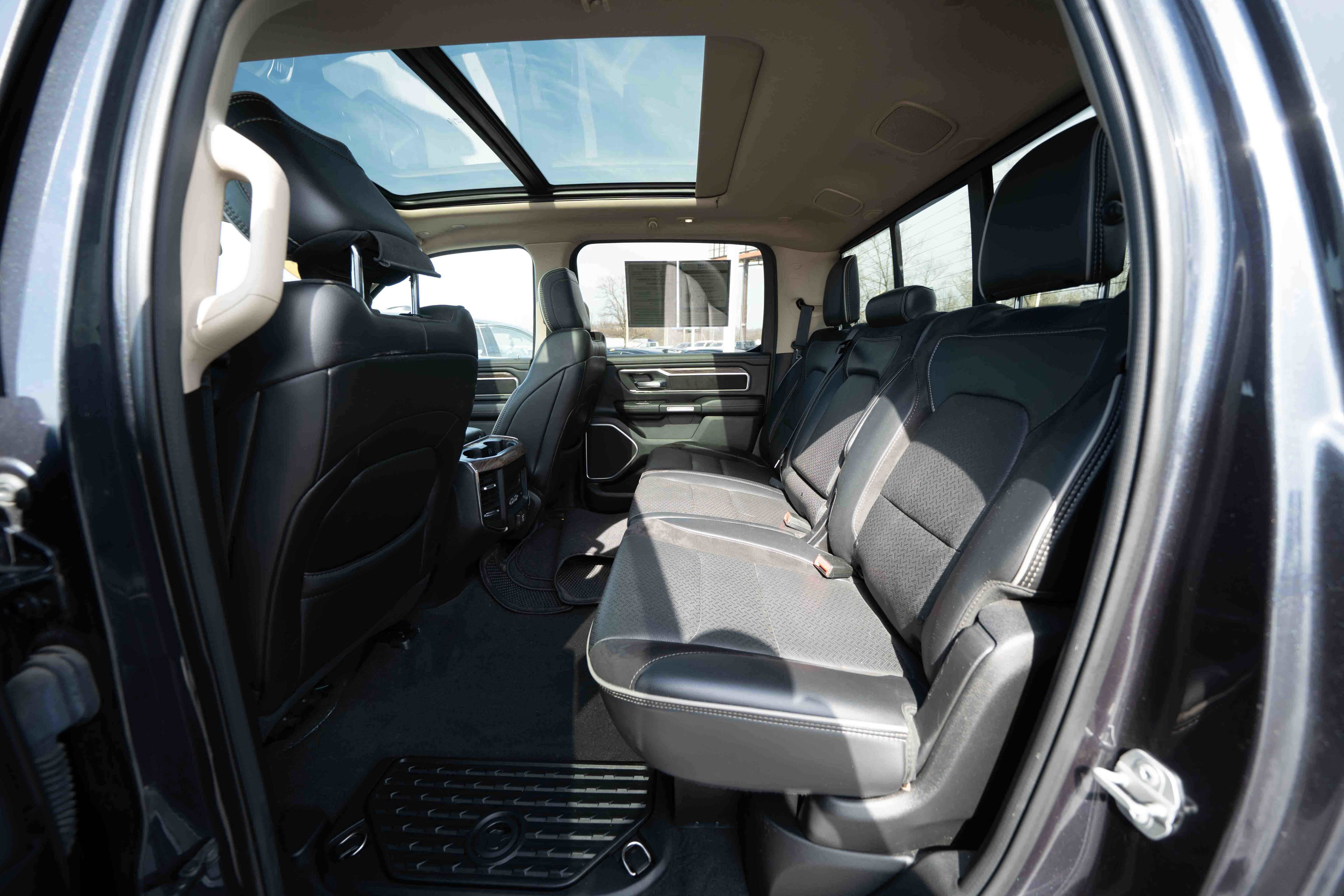 Used 2019 RAM 1500 Laramie AWD/4WD image 22