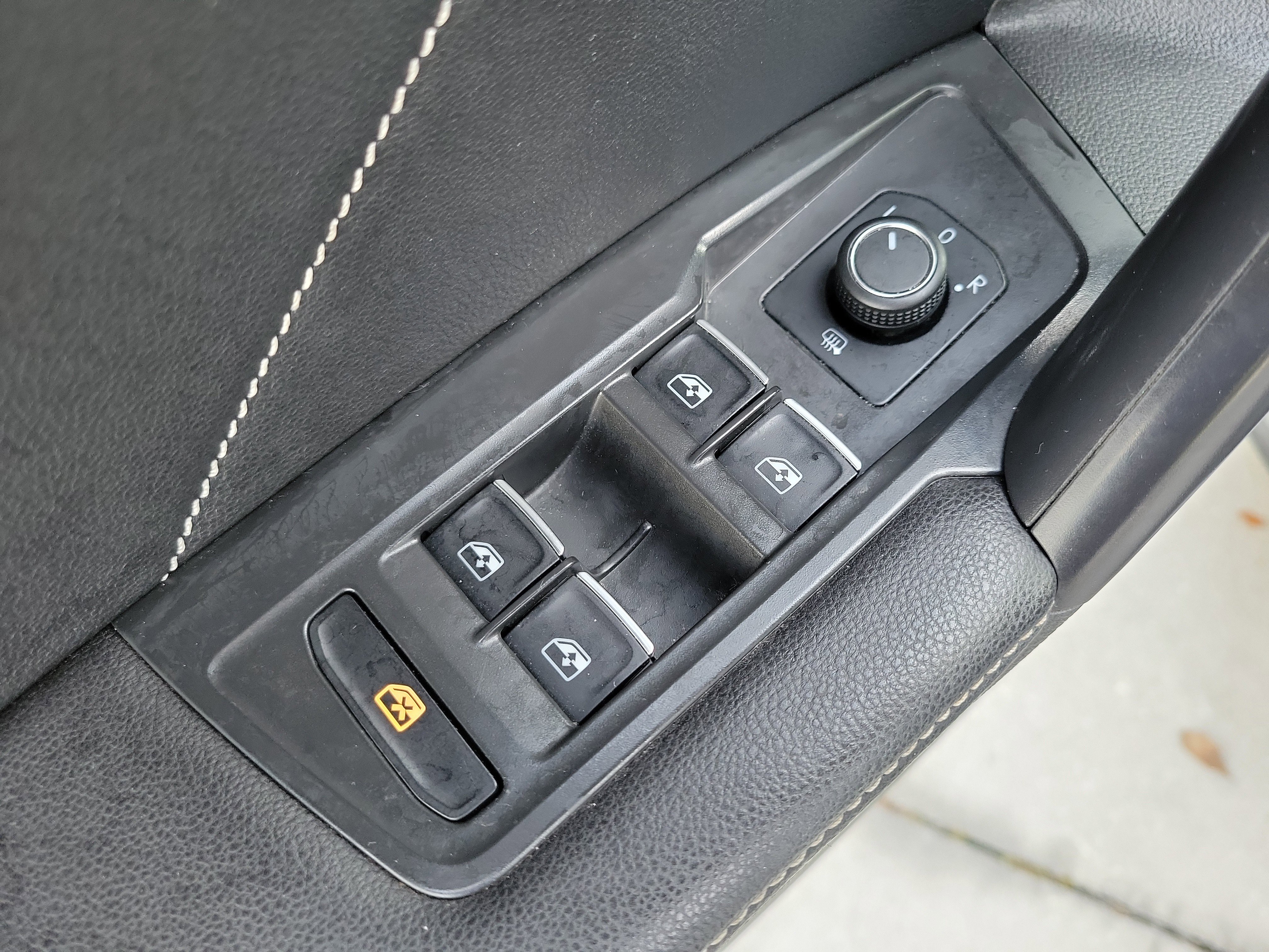 Used 2022 Volkswagen Tiguan SE R-Line FWD image 17