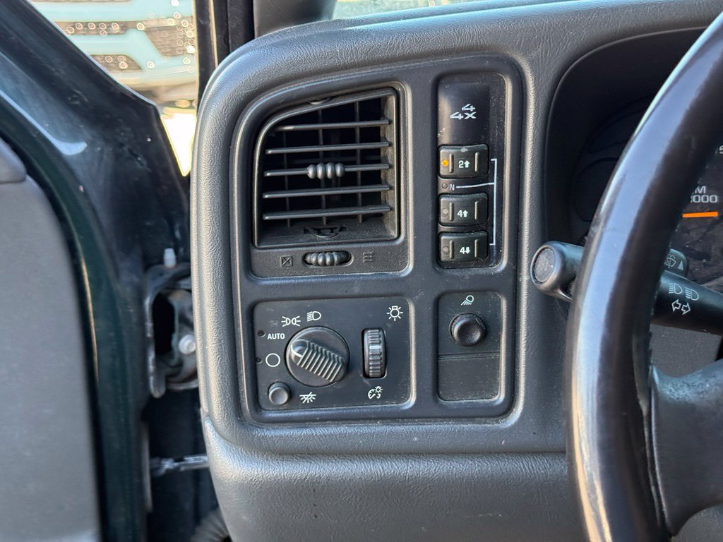 Used 2003 Chevrolet Silverado 2500 LS w/ Snow Plow Prep Package AWD/4WD image 16