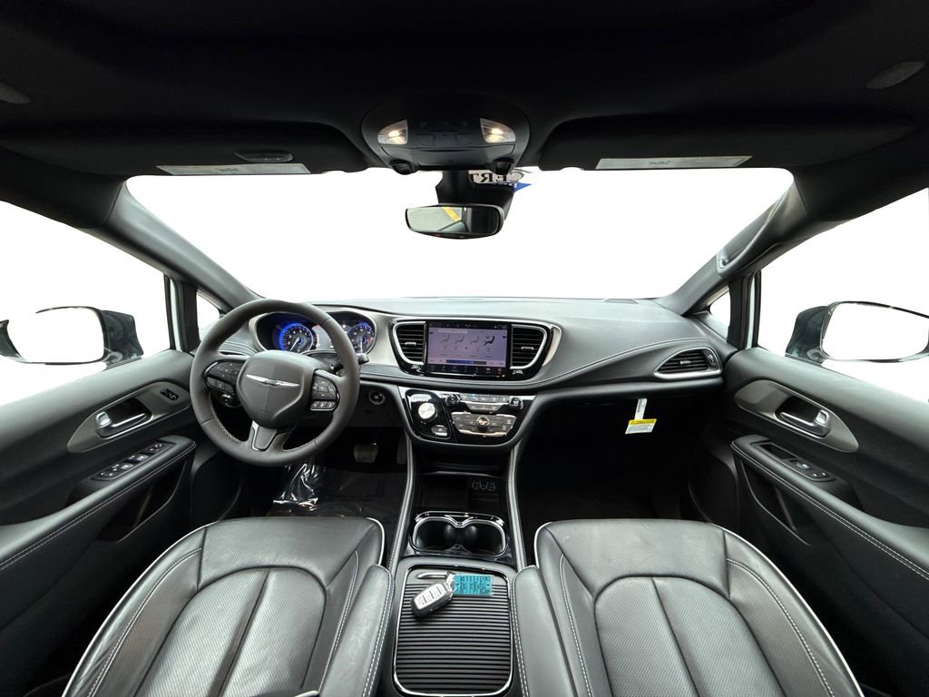 Used 2024 Chrysler Pacifica Limited w/ S Appearance Package image 19