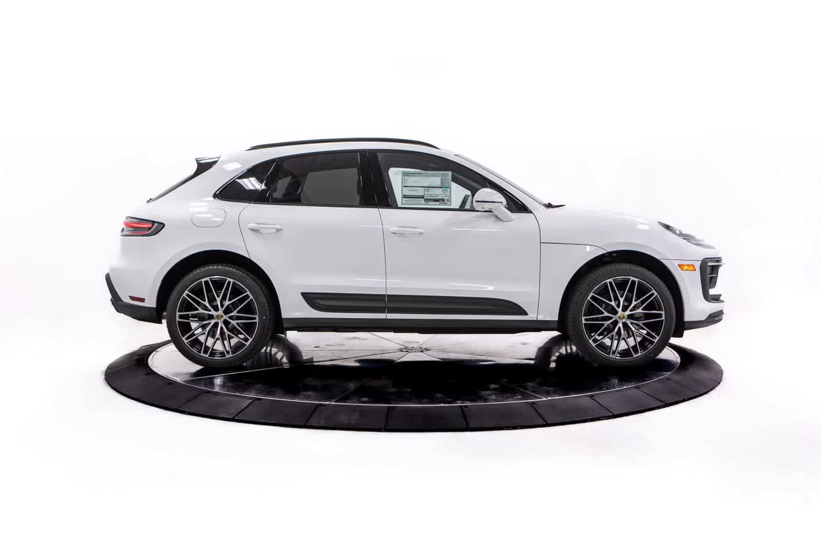 Used 2026 Porsche Macan AWD/4WD image 8