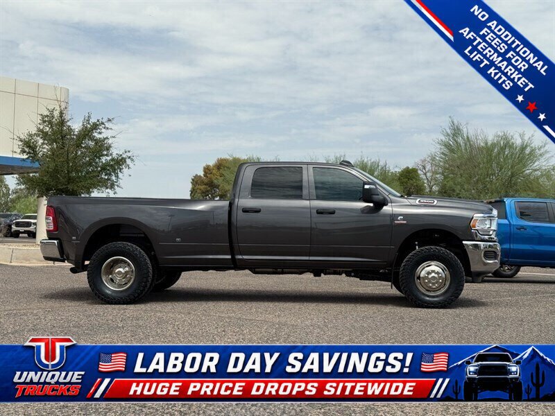 Used 2024 RAM 3500 Tradesman w/ Chrome Appearance Group AWD/4WD image 5