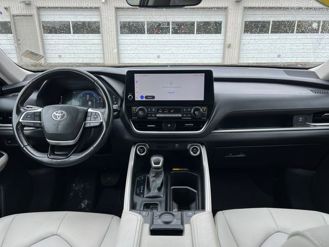 Used 2025 Toyota Grand Highlander AWD Hybrid image 13