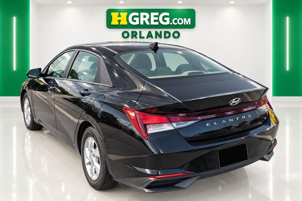 Used 2021 Hyundai Elantra SE FWD image 2