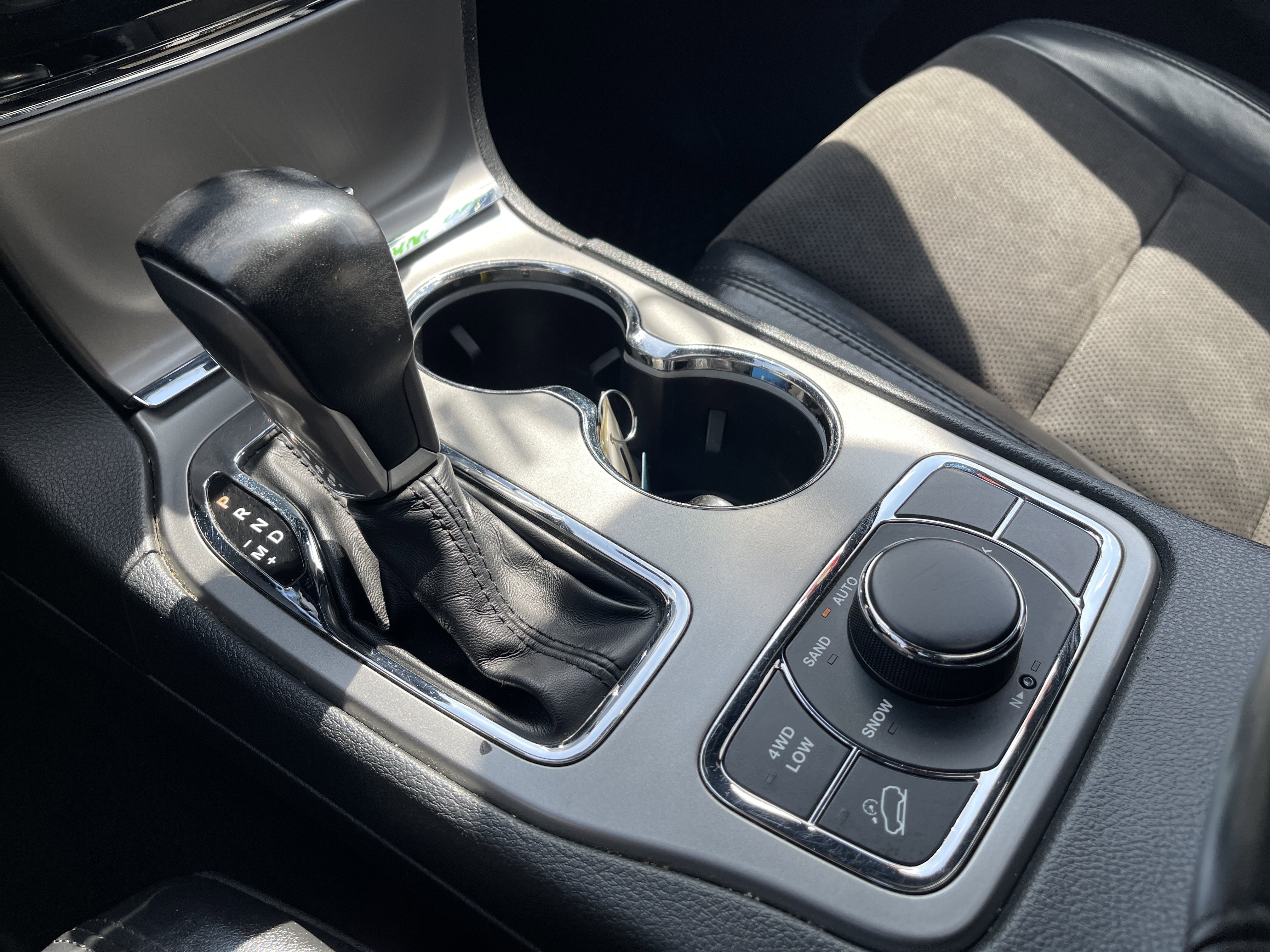 Used 2020 Jeep Grand Cherokee Altitude AWD/4WD image 21