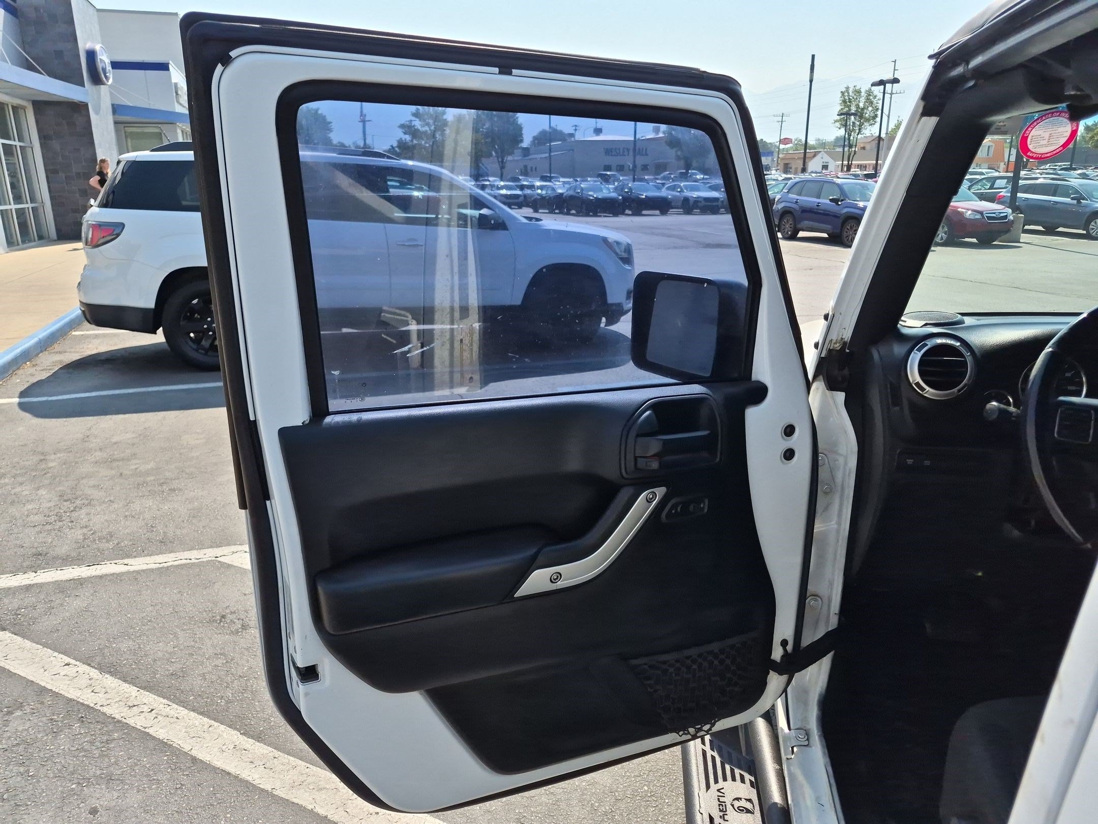 Used 2016 Jeep Wrangler Unlimited Rubicon w/ Connectivity Group AWD/4WD image 12