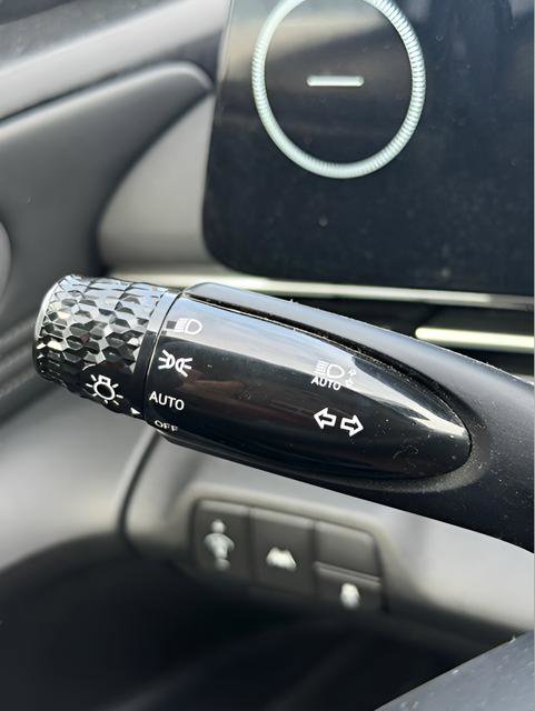 Used 2023 Hyundai Elantra Limited w/ Preferred Accessory Package image 13