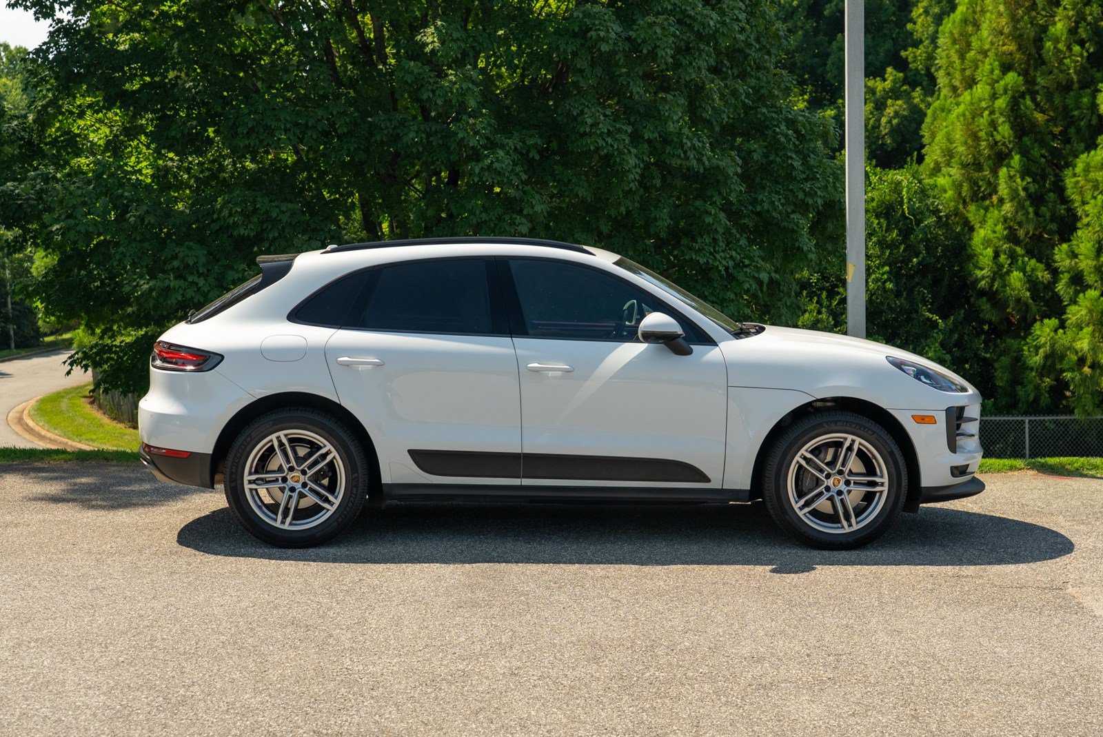 Certified 2021 Porsche Macan AWD/4WD image 8