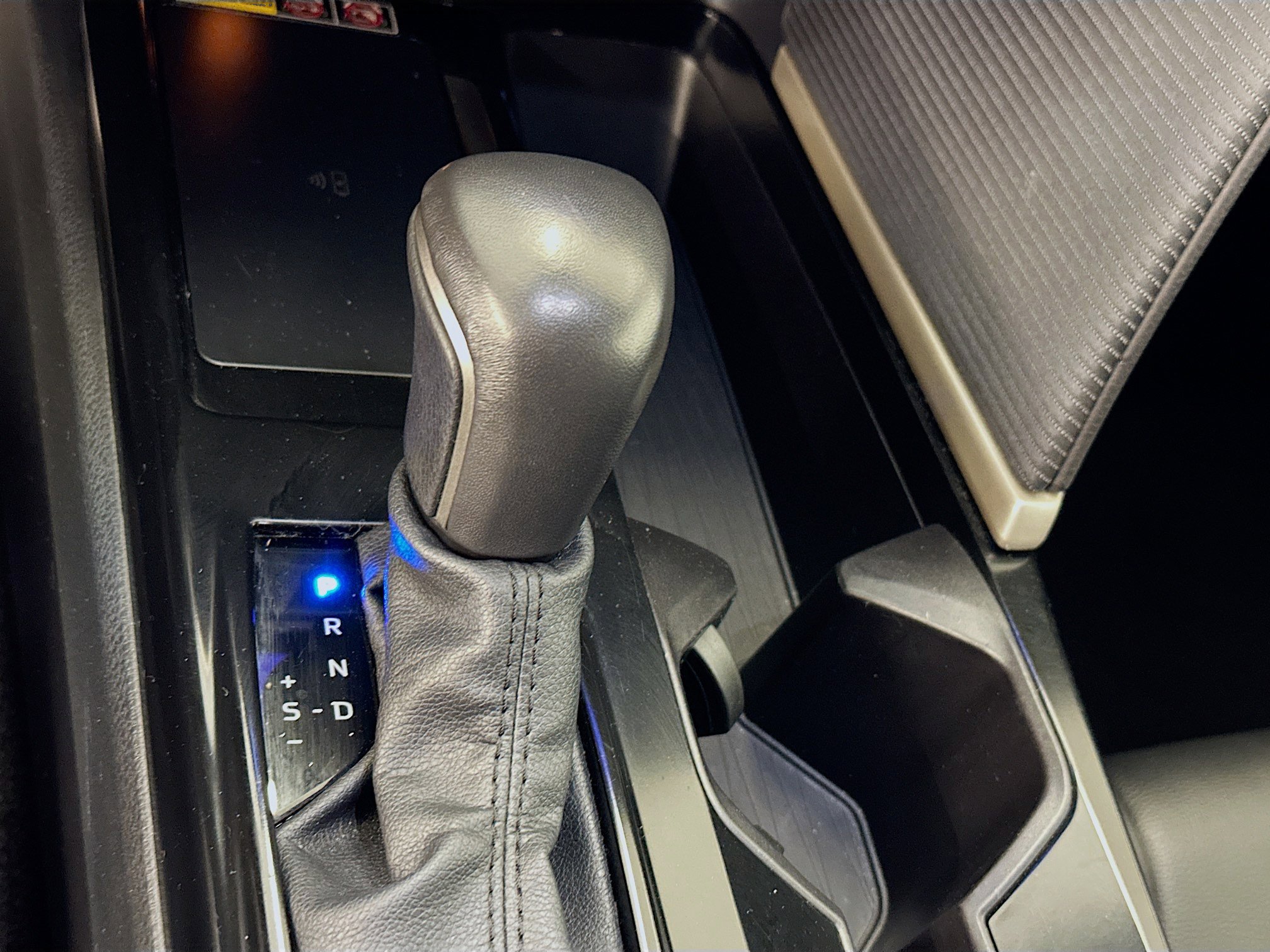 Used 2025 Toyota Camry SE FWD image 25