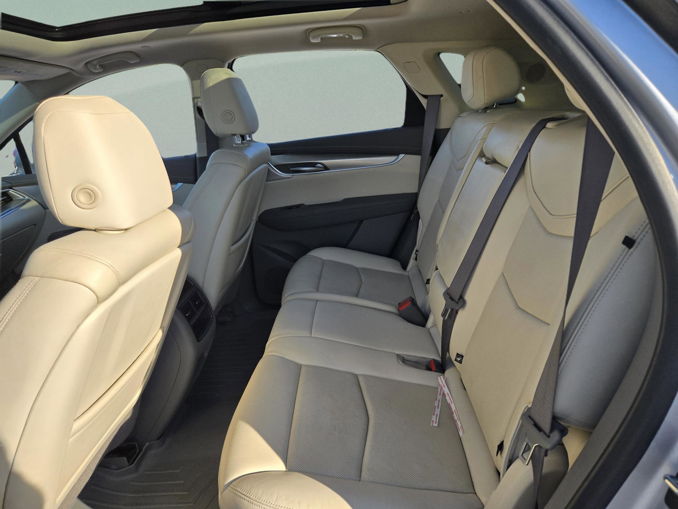 Used 2020 Cadillac XT5 Premium Luxury FWD image 16