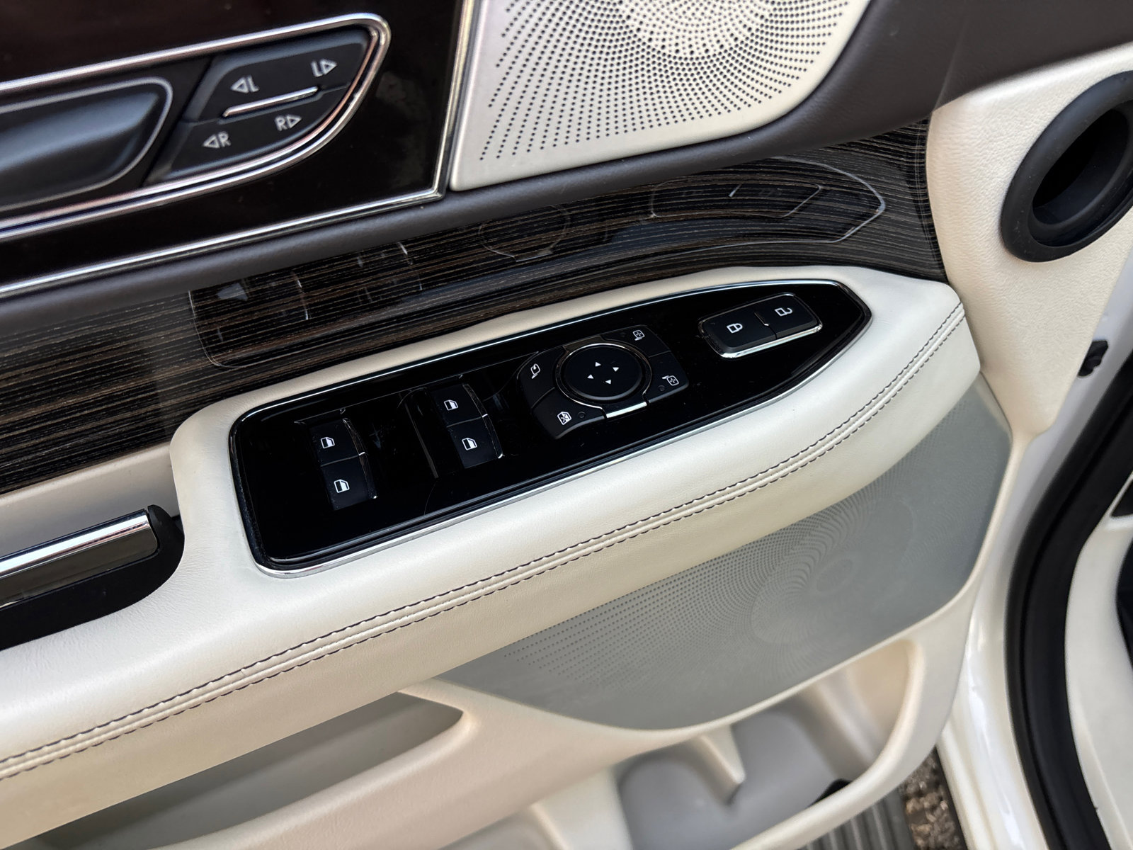 Certified 2024 Lincoln Navigator Black Label image 13