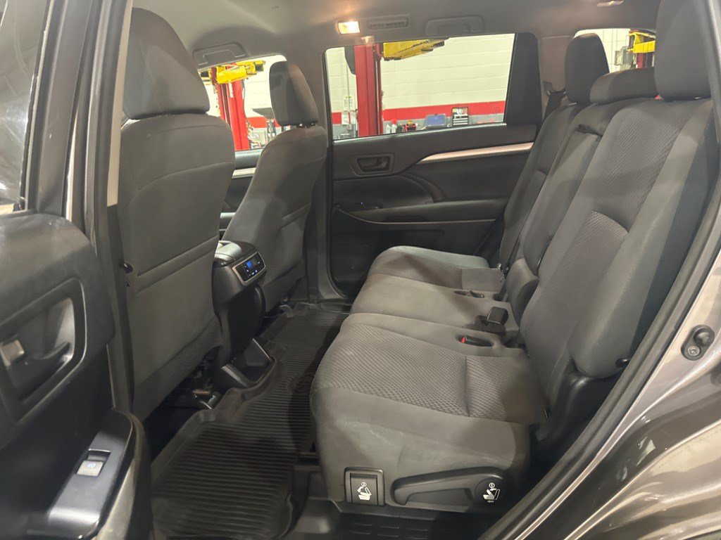 Used 2017 Toyota Highlander LE FWD image 45