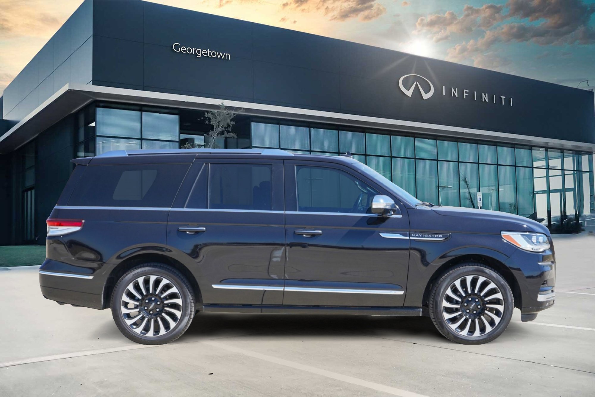 Used 2024 Lincoln Navigator Black Label image 3