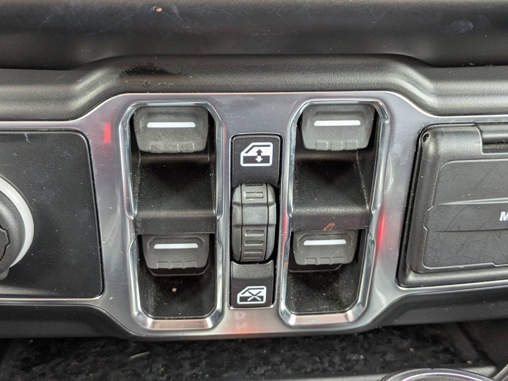 Used 2022 Jeep Wrangler Unlimited Sahara w/ Cold Weather Group image 25