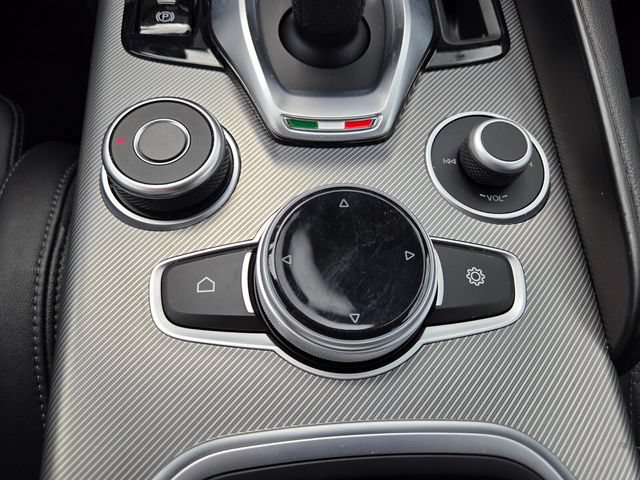 Used 2022 Alfa Romeo Giulia Veloce RWD image 29