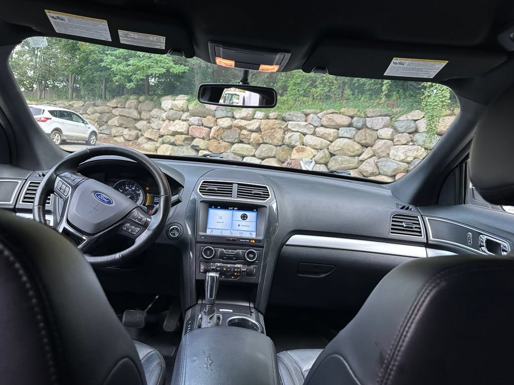 Used 2017 Ford Explorer XLT w/ Equipment Group 202A FWD image 22