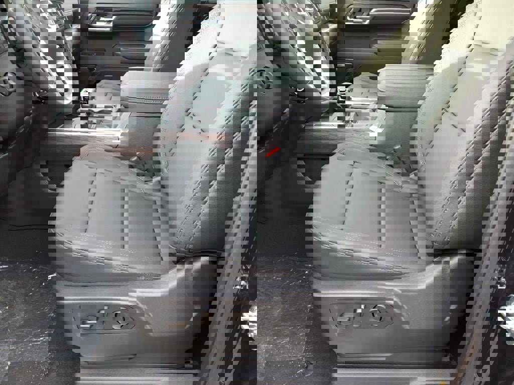 New 2026 GMC Sierra 1500 SLT image 13