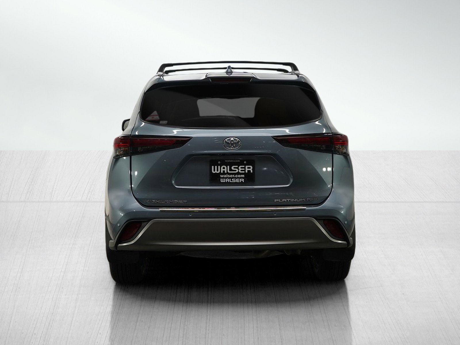 Used 2024 Toyota Highlander Platinum image 4