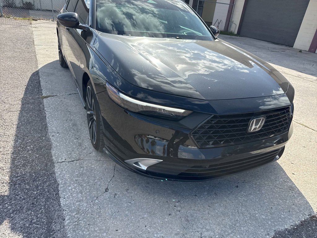 Used 2023 Honda Accord Touring image 2