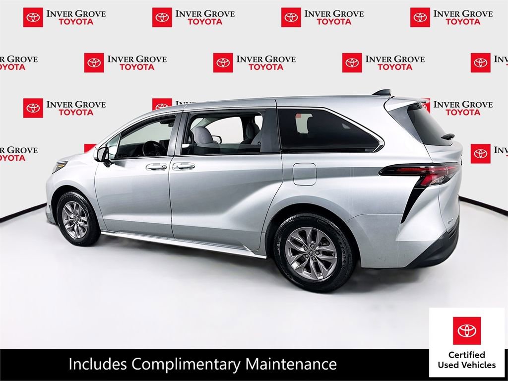 Certified 2025 Toyota Sienna LE image 7