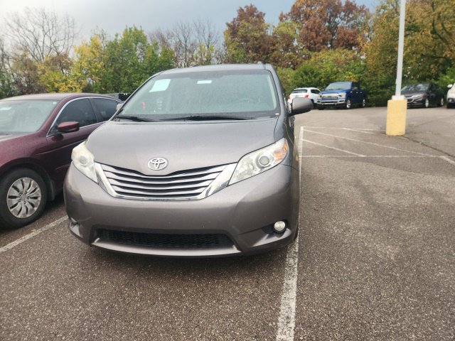 Used 2017 Toyota Sienna XLE AWD/4WD image 13