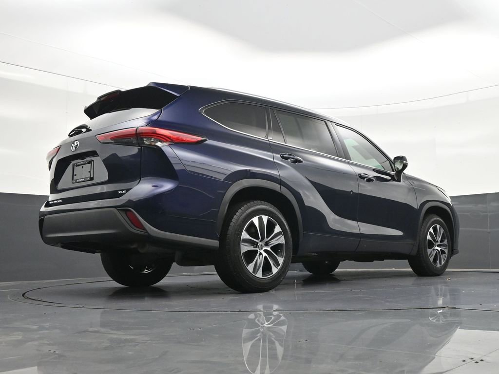 Used 2021 Toyota Highlander XLE FWD image 29